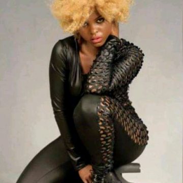 Daphne – Biography,Husband,Age,contact – Cameroon artist