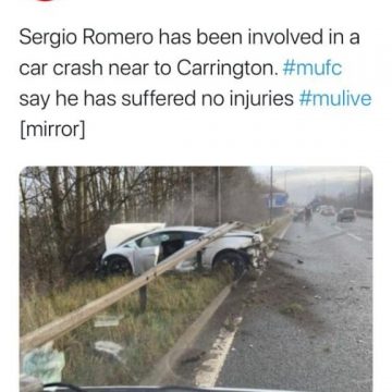 Sports : Manchester united goal keeper involved in an auto accident