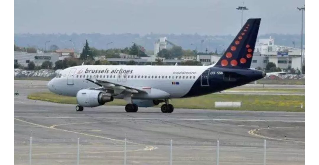 Cameroonian teenagers clandestinely get into airplane leaving for Europe